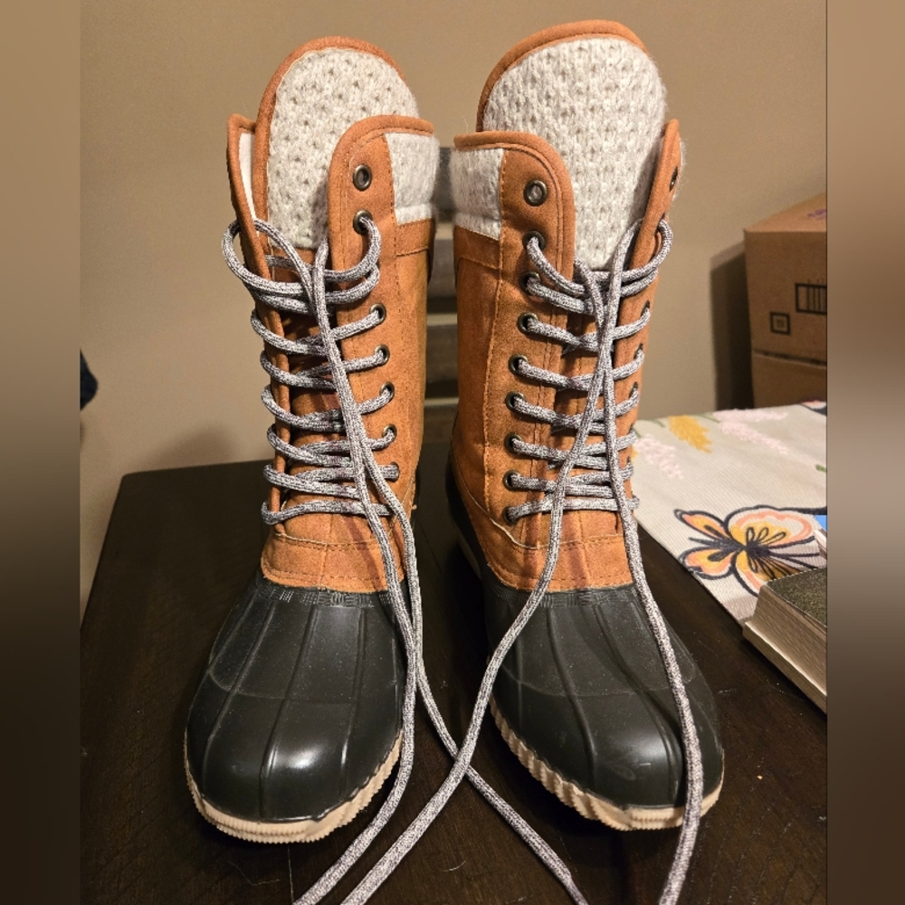 Women’s Tan & Black Winter Duck Boots - Waterproof Lace-Up
